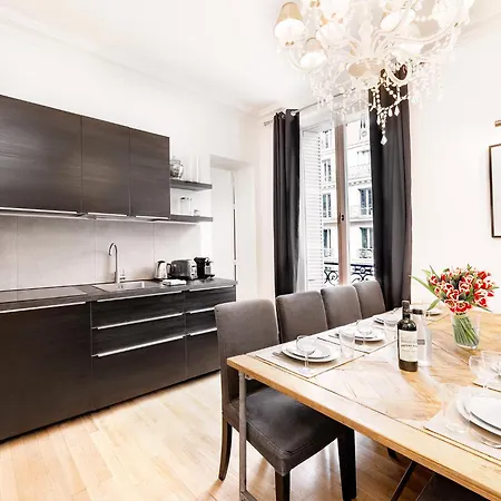 Apartment Livinparis - Luxury 3 Bedrooms Le Louvre I Paris