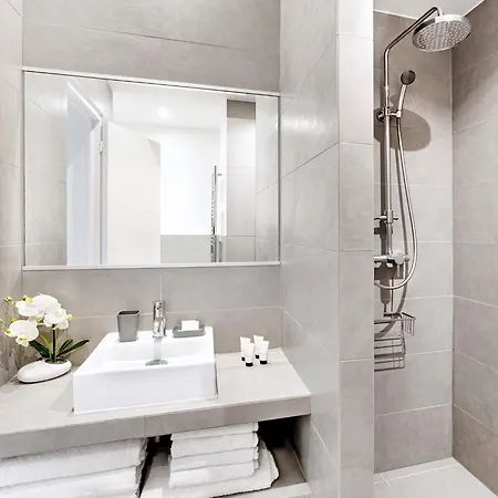Livinparis - Luxury 3 Bedrooms Le Louvre I