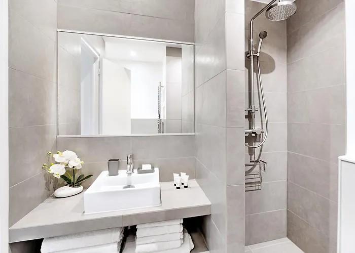 Livinparis - Luxury 3 Bedrooms Le Louvre I